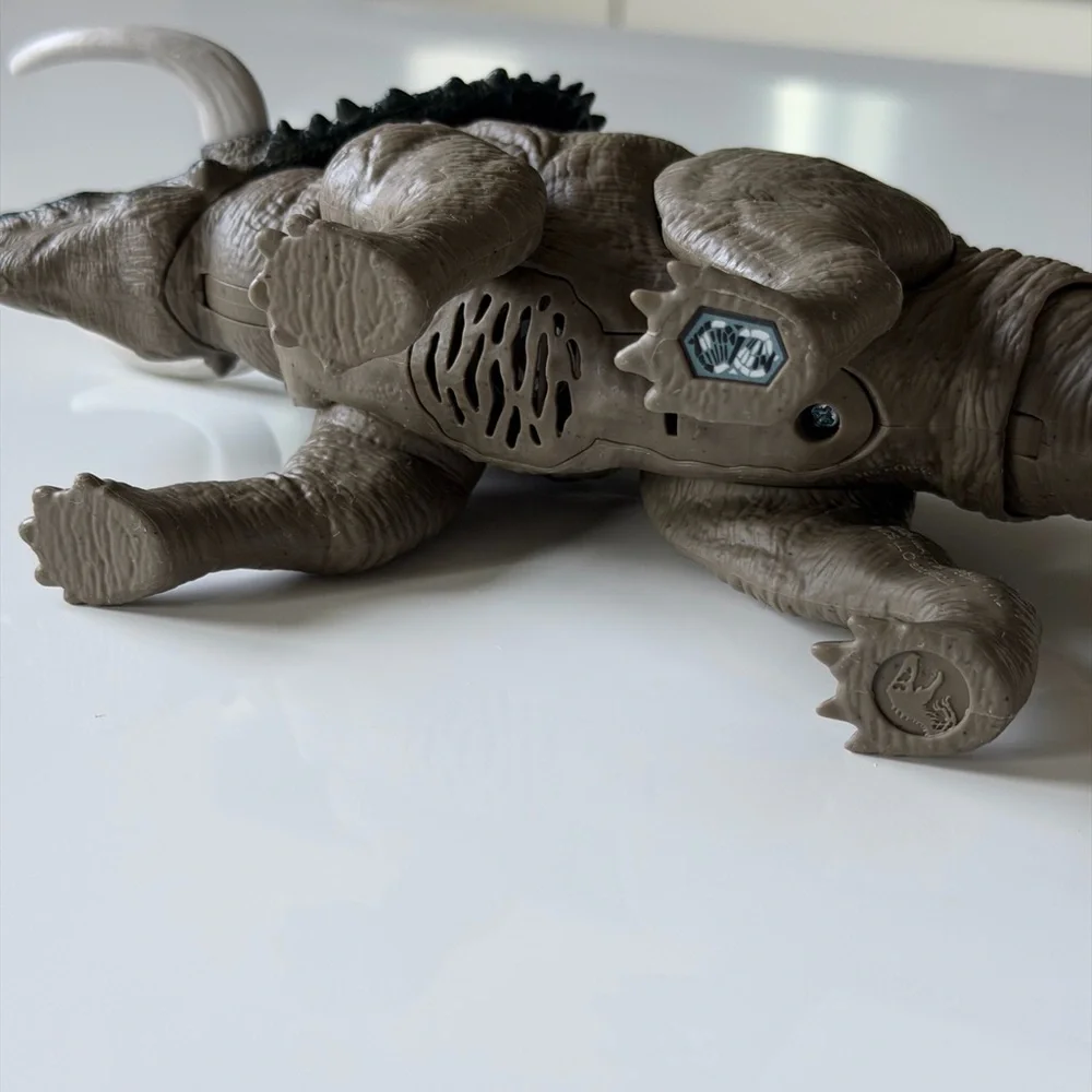 Mattel Jurassic World Rebirth Wild Roar Nasutoceratops Action Figure